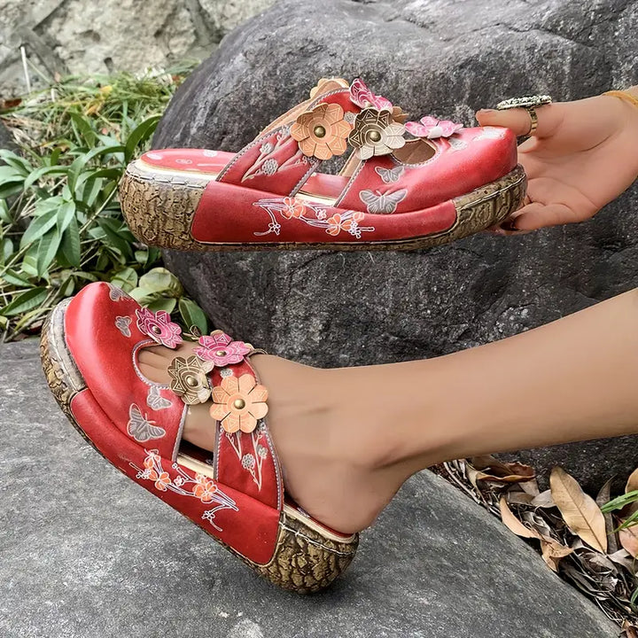 Nicoline – Retro røde blomstersandaler