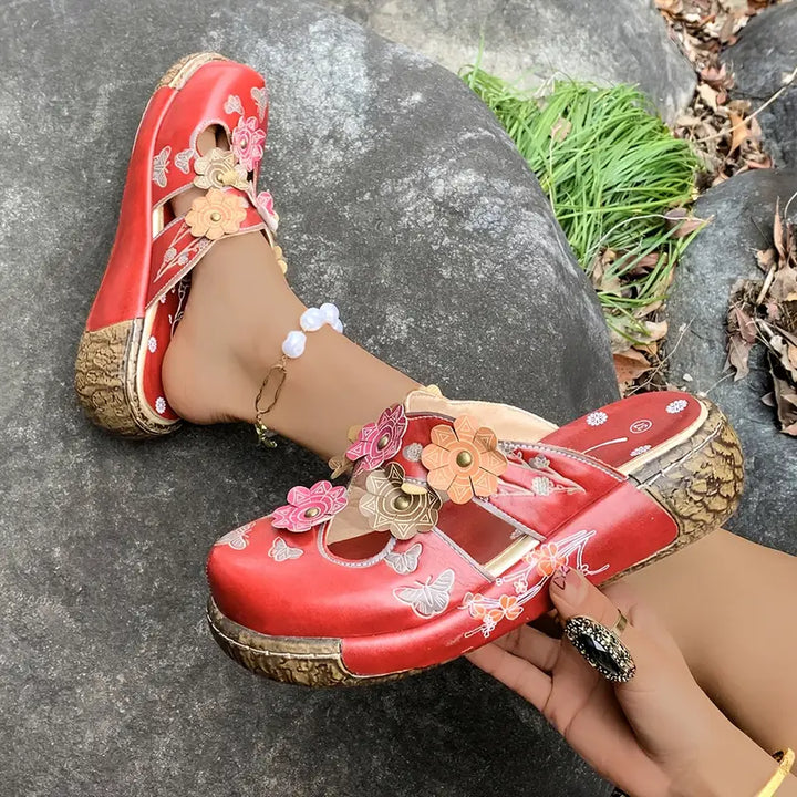 Nicoline – Retro røde blomstersandaler