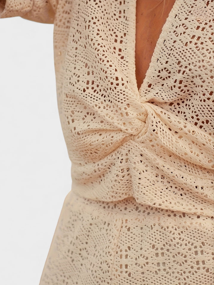 SASCHA | V-hals bluse med broderier