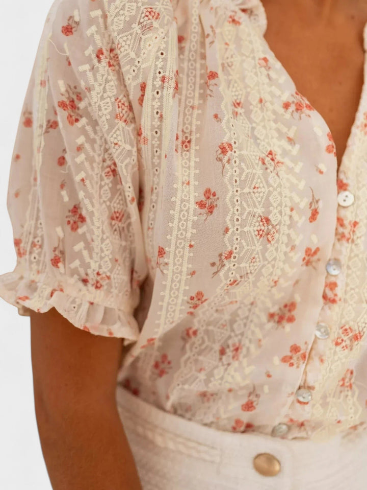 PAULA | Blomsterbluse med sommerlig charme