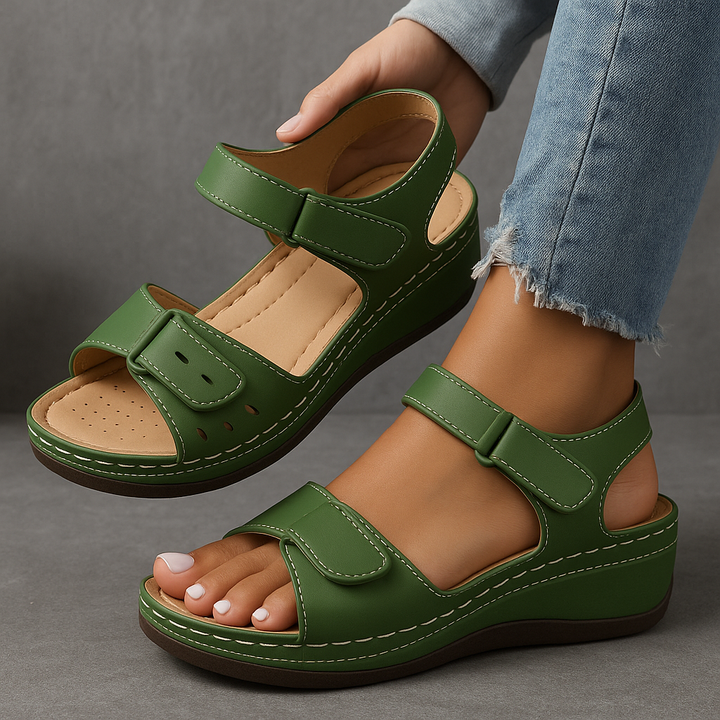Veera ortopædiske sandaler med kilehæl