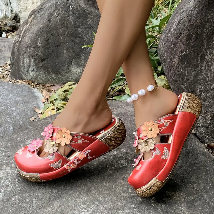 Nicoline – Retro røde blomstersandaler